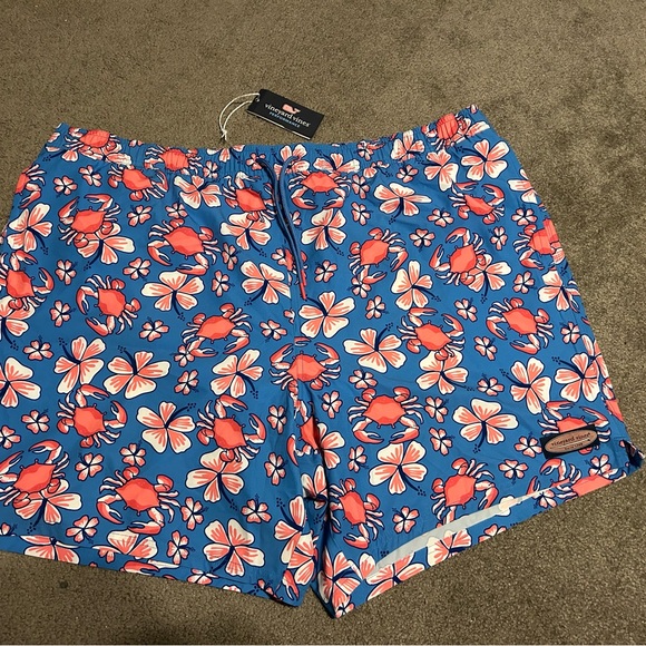 Vineyard Vines Men's Swim Shorts 'Chappy' with Blue and Red Floral Pattern - Picture 2 of 4